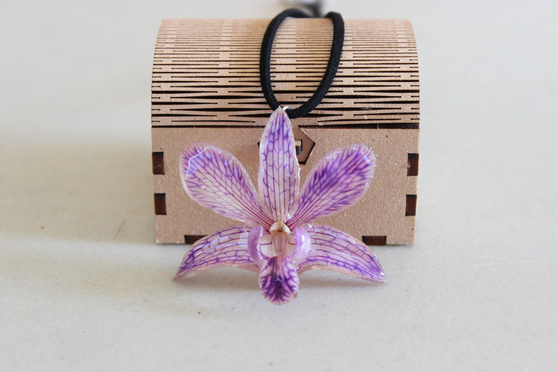 Collar de orquídeas encapsuladas, regala flores eternas